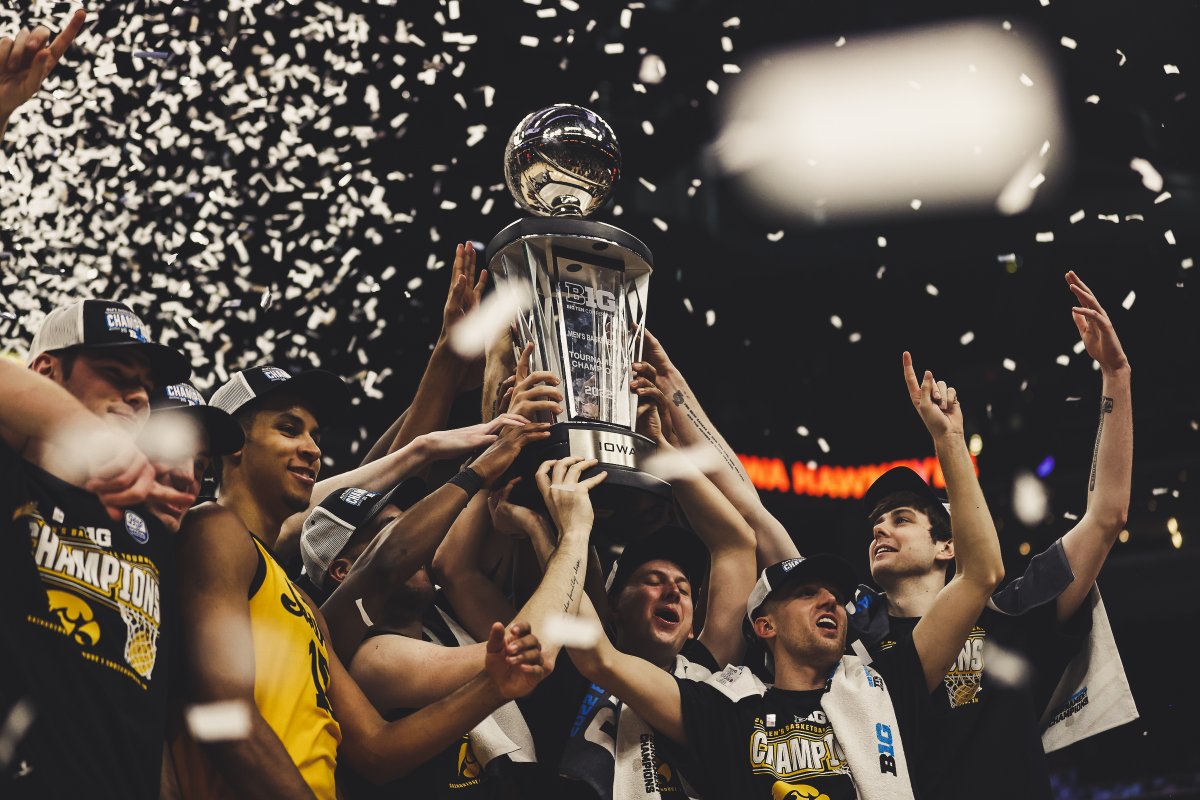 IowaHoops's tweet image. 𝗖𝗵𝗮𝗺𝗽𝗶𝗼𝗻𝘀 🏆

#Hawkeyes