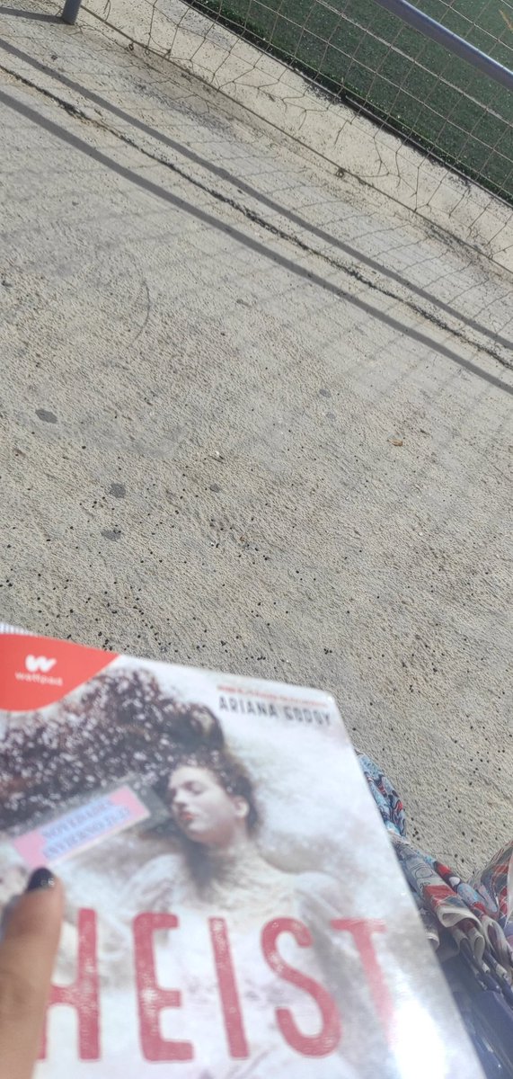 laindiawritings's tweet photo. En lo que se ha basado mi tarde de Domingo📚 #Heist #HeistStein #wattpad https://t.co/jNcvlYhTYF