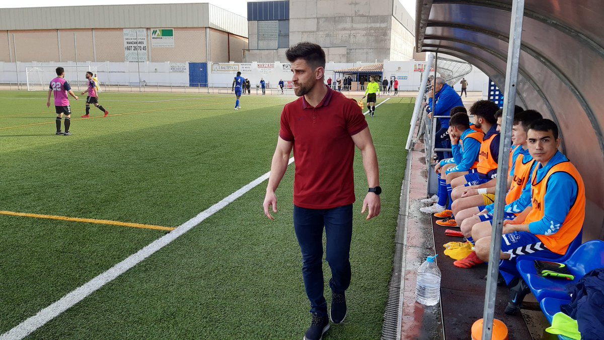 juanjoportales's tweet image. Buen comienzo de Chule Villar al frente del primer equipo del @Manzanares_CF_ . El canterano se sentará en el banquillo hasta final de temporada tras la salida de Javier Bermúdez.
📷 @juanjoportales