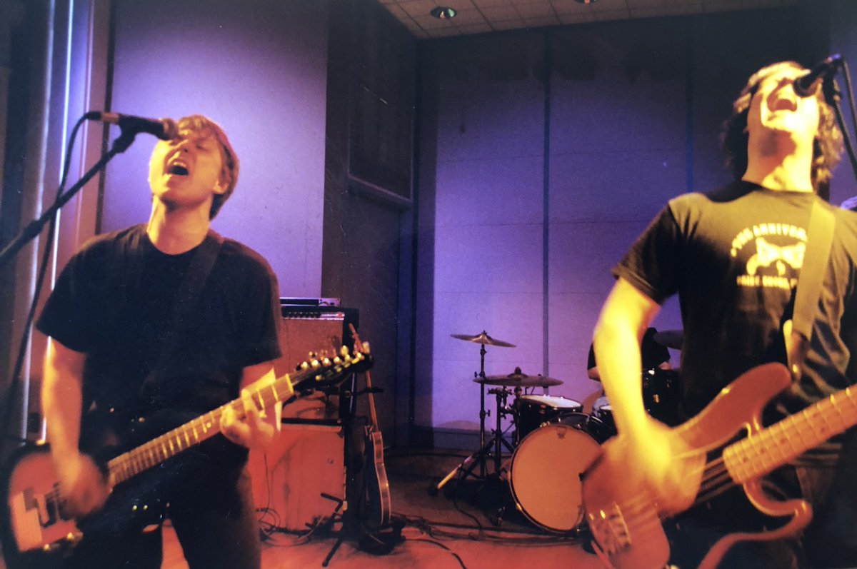 superdrag_sound's tweet photo. John Davis & Sam Powers, Urbana, IL, March 3, 2002. 📷 Irene Tien #Superdrag #JohnDavis #SamPowers https://t.co/TmIYI4xreB