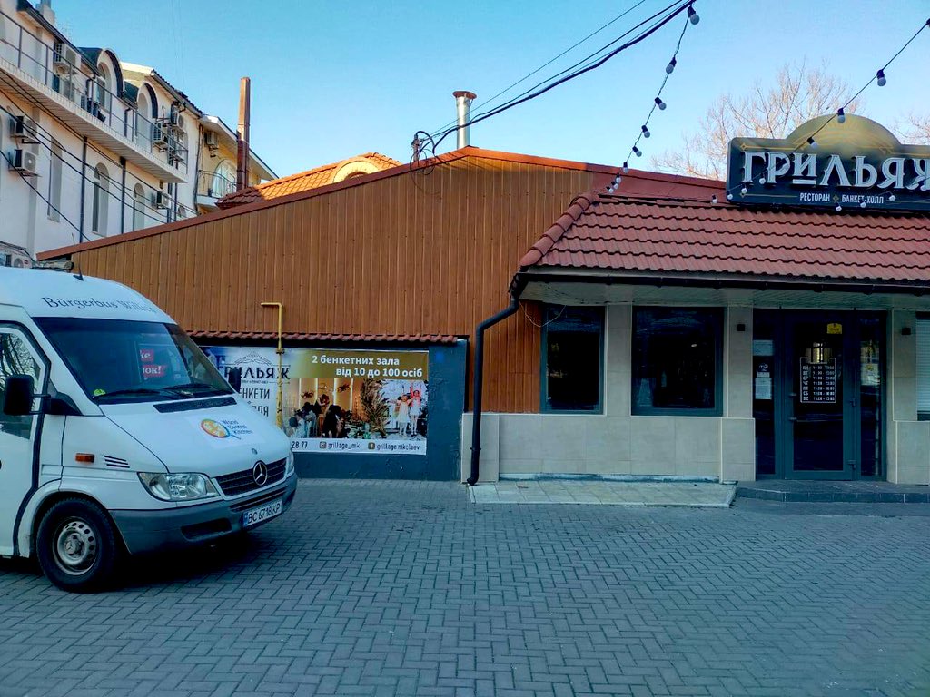 natemook's tweet photo. Food delivery to Mykolaiv, Ukraine! With the city under attack, food supplies have been running low—so the @WCKitchen team sent a truck from Lviv to support our restaurant partners there cooking for shelters &amp; hospitals. We also sent another truck to Odessa! #ChefsForUkraine 🇺🇦 https://t.co/wxLhNlhYeh