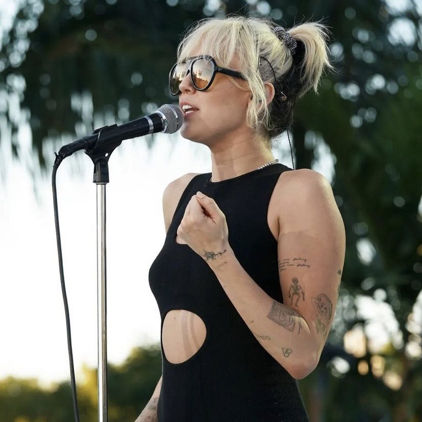 Miley Updates tweet media