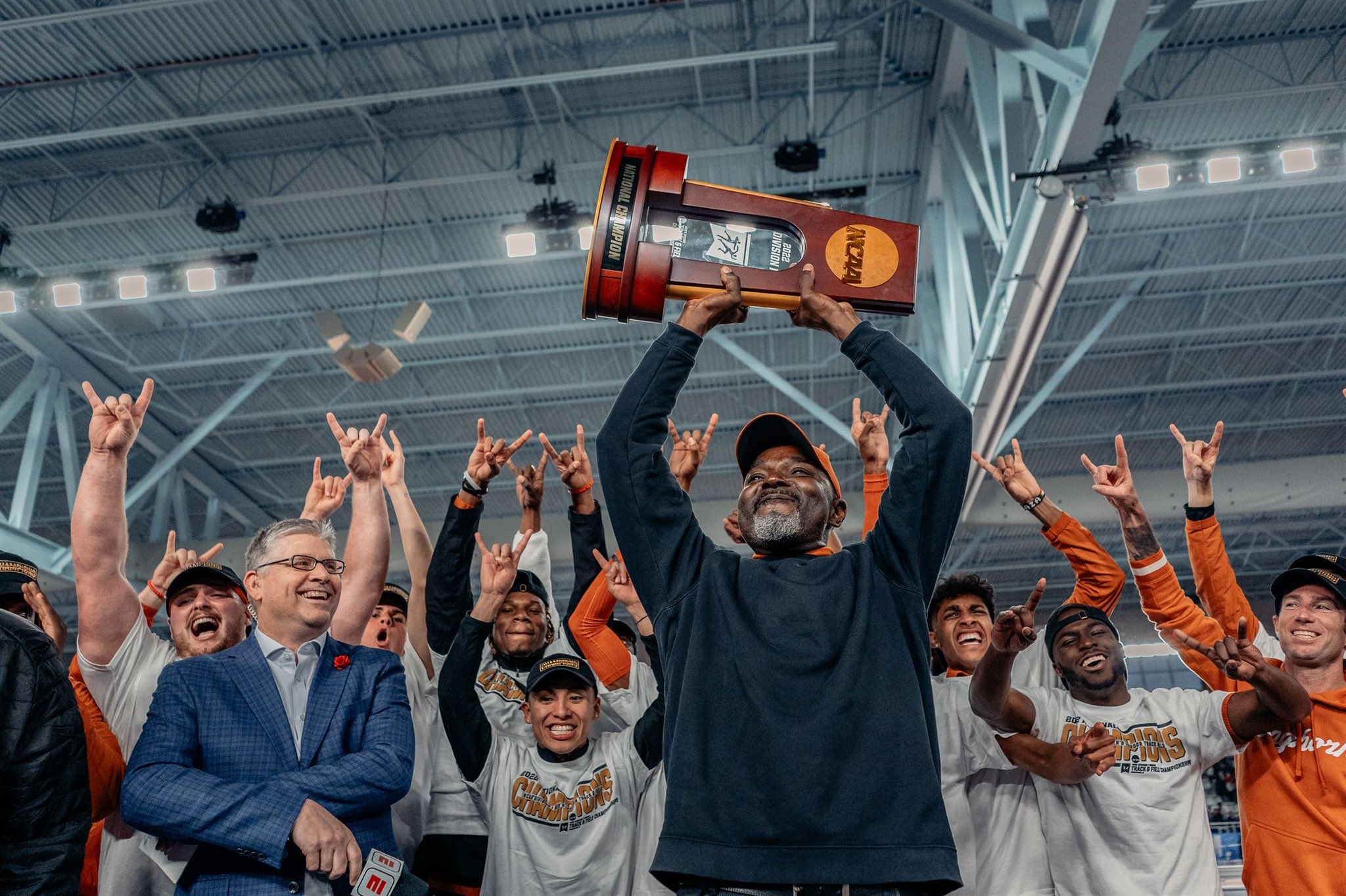 FNwzc41XsAQkvK8?format=jpg&name=large