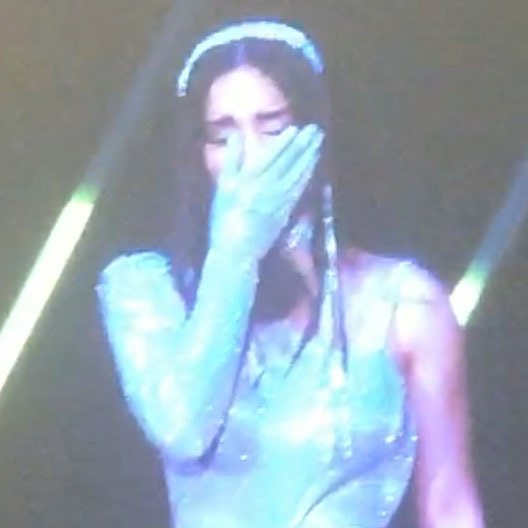 Jukibuff's tweet photo. Yo? Yo lloré al verlos llorar, fueron tantas emociones encontradas, de verdad no se como pero ellos se ganaron totalmente mi corazón al 100%, Los amo ¿okey? LOS AMO! Si ustedes lloran yo también, si ríen yo lo haré, si están tristes yo lo estaré también + https://t.co/PVxMeuek1q