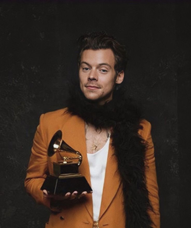 teamhsnews's tweet photo. 🔙| Hace un año, Harry Styles ganaba su primer Grammy a 'Best Pop Solo Perfomance' con 'Watermelon Sugar'. Sabemos que este solo es el primero de muchos premios, este año es de él y no podemos esperar! https://t.co/LcYfyNi3AX