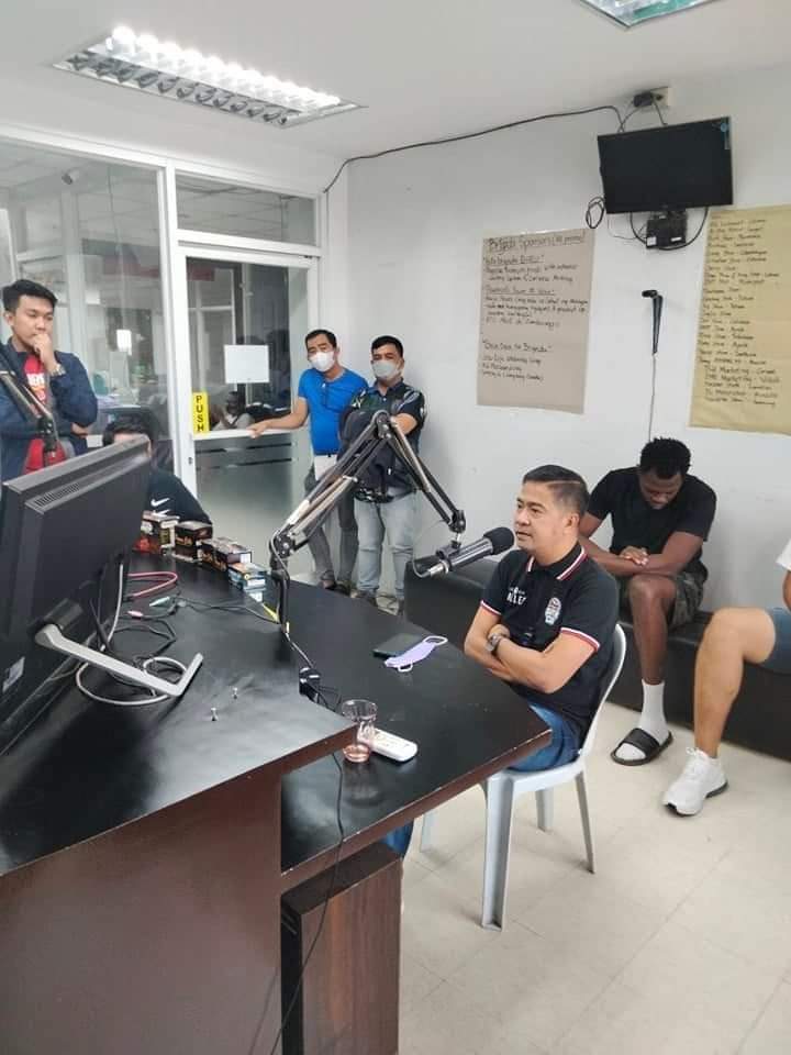 visminsupercup's tweet photo. Commissioner Cris Bautista together w/ some of the players from Zamboanga Valientes live earlier at Brigada News Fm Zamboanga and gave an update in our league.
PH VisMin Super Cup Import-laden conference March 19, 2022
Zamboanga City Colisuem, Zamboanga City PH
#AtoNiBai
#HapitNa https://t.co/6UNuMF5gJ0