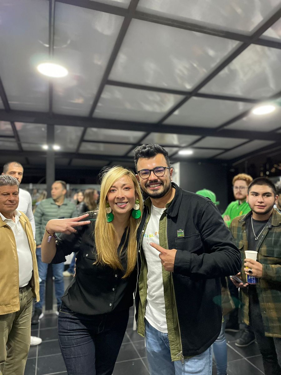 Esta gran mujer acaba de pasar a la historia como la Representante a la Cámara de Bogotá más votada en la historia.

Muy orgulloso de tu trabajo, gracias totales <a href="/MirandaBogota/">Luvi 🦄</a> 🥳