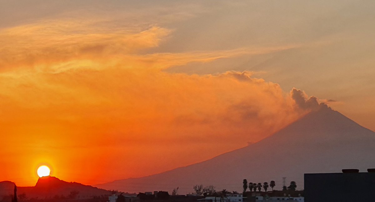Desde Puebla sin filtros #Puebla #Popocatepetl #atardecer