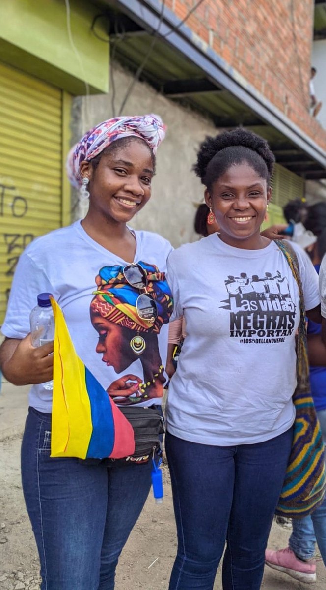 kr3nescobar's tweet photo. Muy bien lo dijo @chocquibtown "No se rinde el que nació en donde por todo hay que luchar"

¡Grande @FranciaMarquezM!

#MujeresNegras #PactoHistorico #FranciaMarquez #ColombiaDecide #Elecciones2022 https://t.co/W1KUJBEVLx