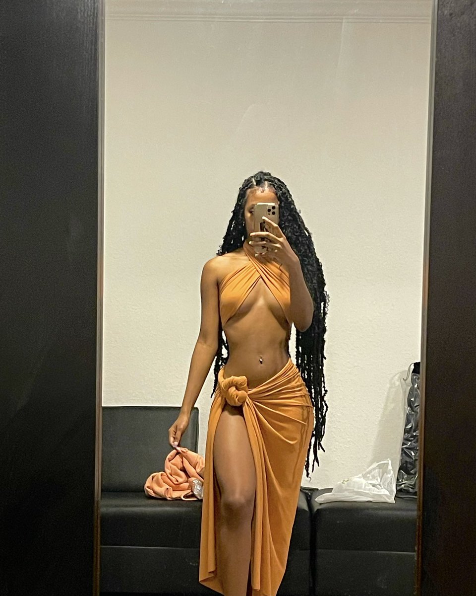 AdoreAmanda_'s tweet photo. the fabric was $4 https://t.co/Tj7u0BT2JG