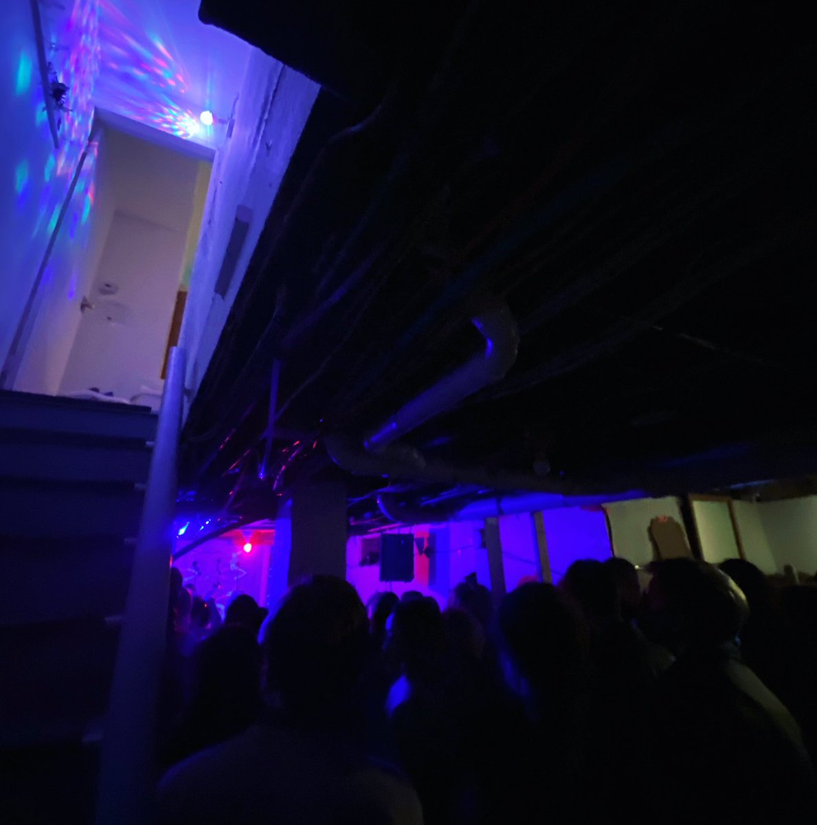 gigvines's tweet photo. DIY shows are the best shows 🤙🏻

#music #livemusic #diy #indie #bands #artists #musicians #local #gig #basementshow #boston #allston https://t.co/STpb0363qa