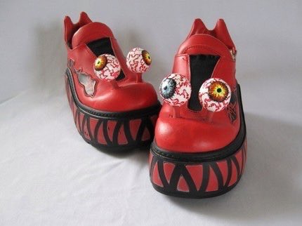 itsdanielgene's tweet photo. Shoes dreams #googlyeyes https://t.co/flbGlbnBX9