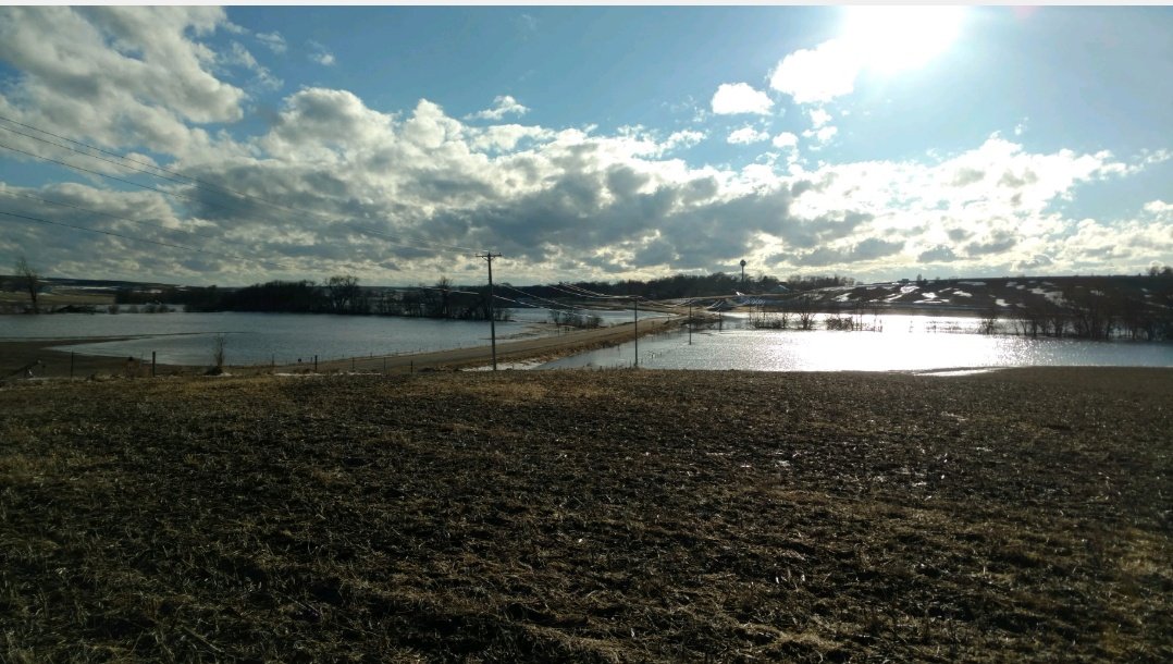 ufsllc's tweet photo. @dane_berggren Went from a winters worth of snow cover to bare ground in 24 hours https://t.co/QUhoj19Egl