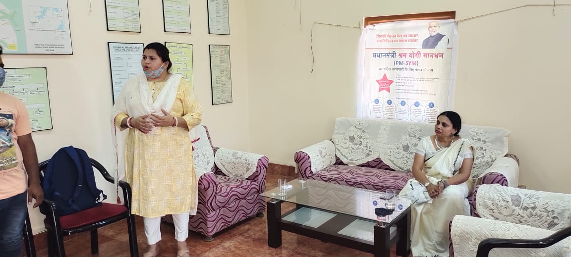 AndamanLabour's tweet photo. Labour Department in association with APWD organized an Awareness Camp on Pradhan Mantri Shram Yogi Maandhan (PM-SYM) Yojana at the Water Treatment Plant of PHE Division. Benefits of the scheme explained to the workers.

@jitendra_narain 
@MediaRN_ANI 
@Andaman_Admin https://t.co/FeEm04FFHq