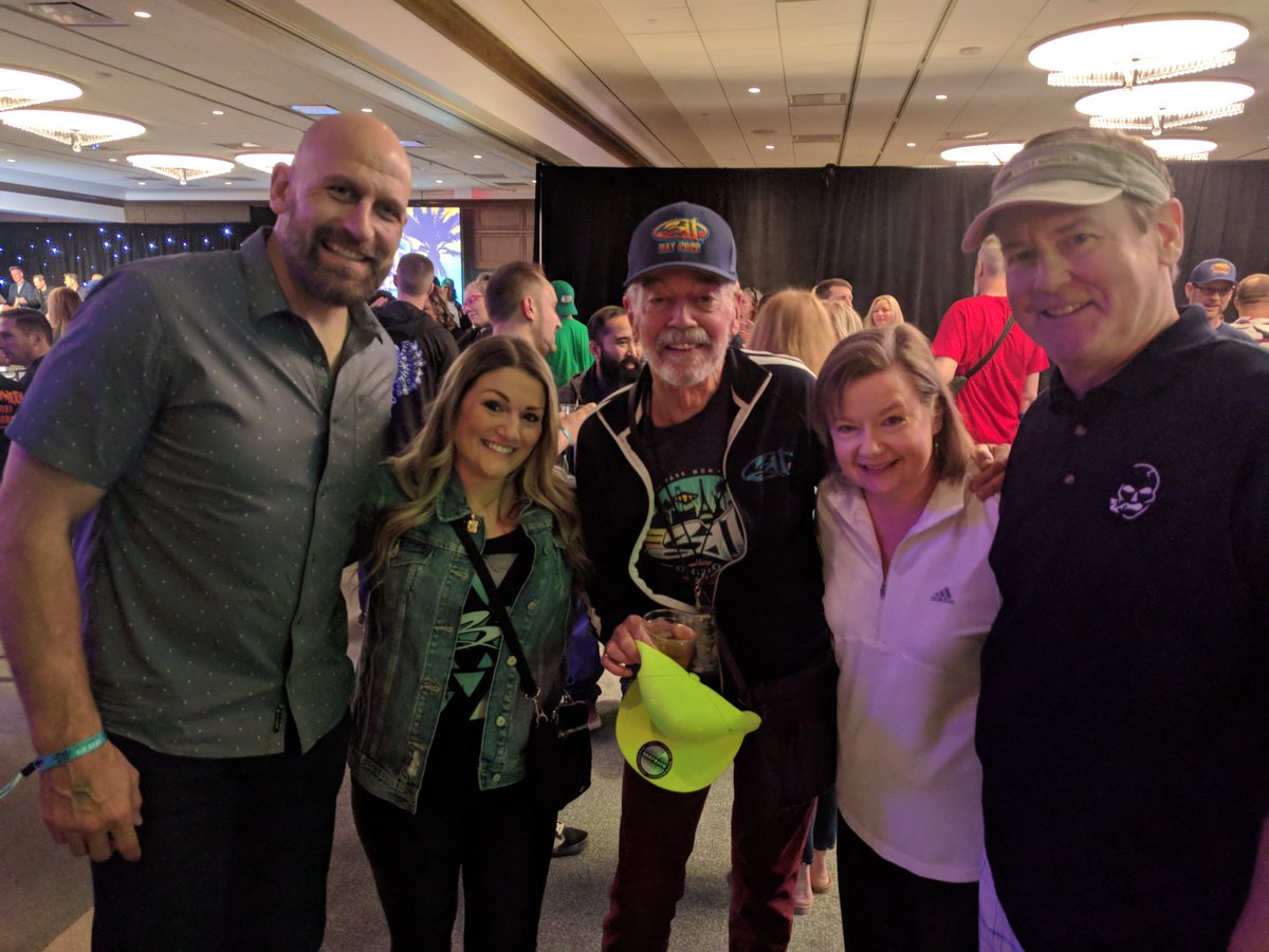 deepzah's tweet photo. Another tip-top trip to #311DAY2022 in the books! Thanks to all of the @311 crew & management on what in my opinion was their best production thus far. @NickHexum @pnut
#respect
ps - Officer Cody requested the Dolby Live assignment months ago so he could listen.
#excitableone https://t.co/Wak8jh1yB6