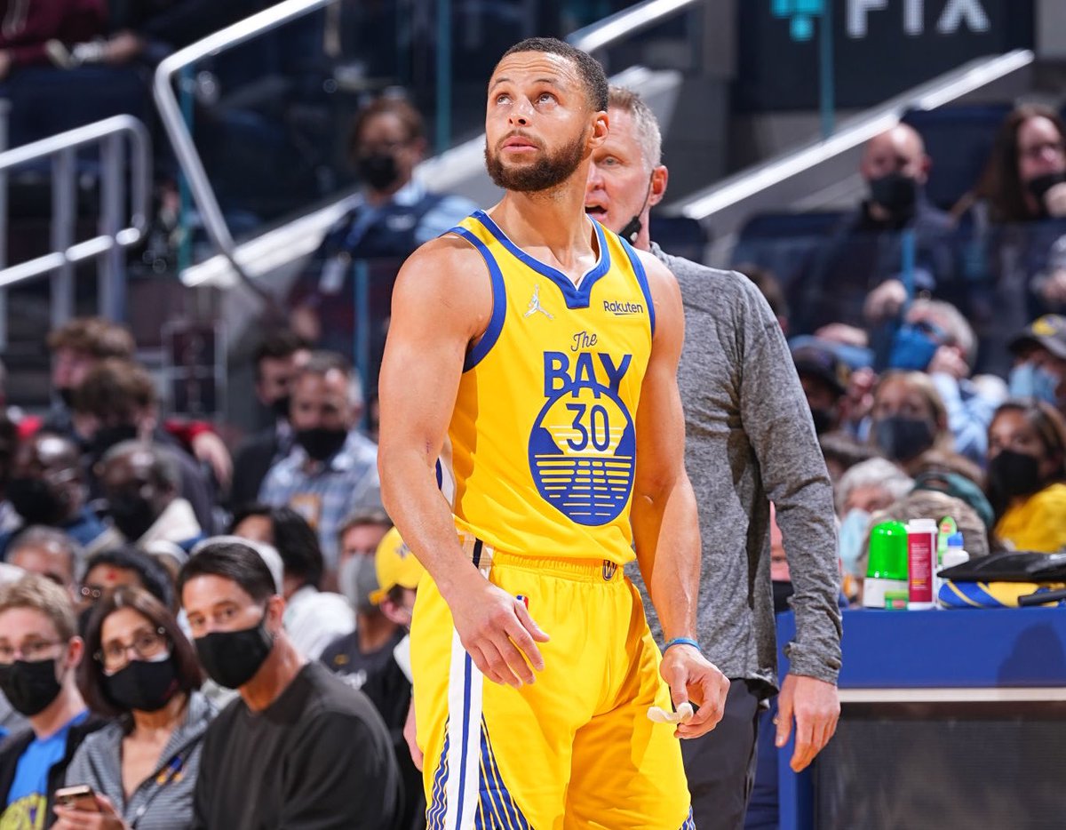 camisa_23's tweet photo. HOJE É ANIVERSÁRIO DE STEPHEN CURRY!

💍 3x Campeão da NBA
🏆 2x MVP
⭐ 8x All-Star 
🔝 7x All-NBA
🔥 2x Cestinha da NBA
🎯 Jogador com mais bolas do perímetro convertidas
💎 Lista dos 75 melhores da história

Ele completa 34 anos. Obrigado por tudo, Curry!

📸 Garrett Ellwood https://t.co/bMqkTjbIqK
