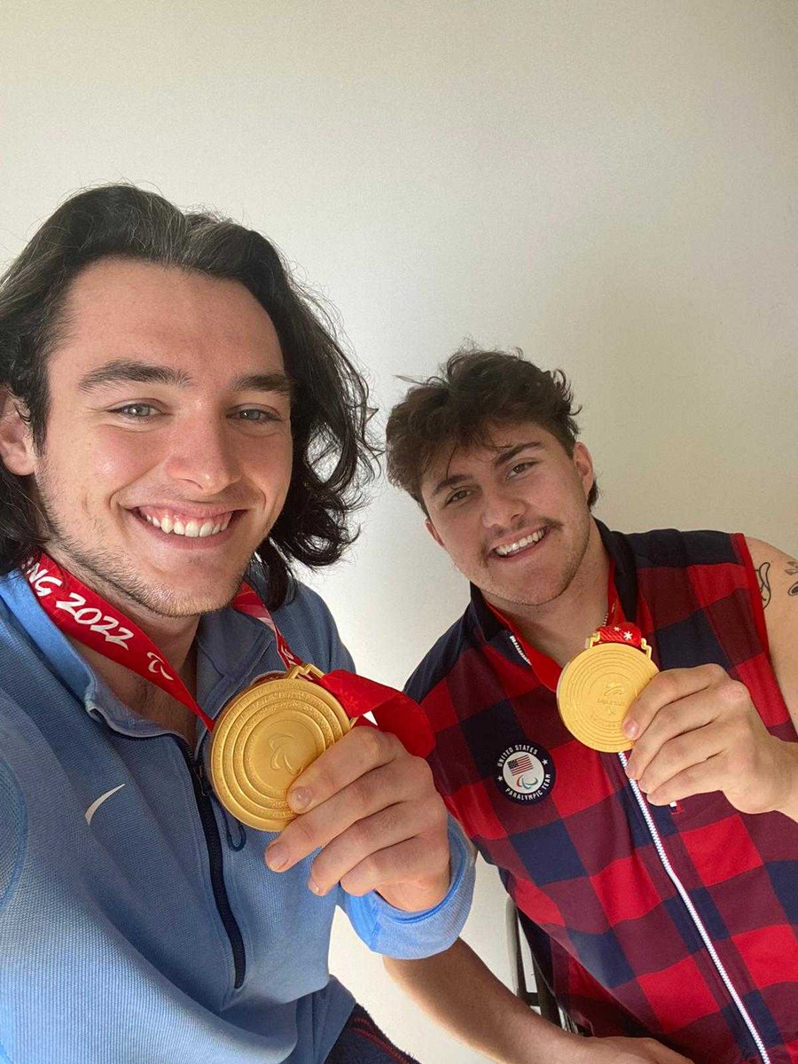 G🥇lden selfies

@usahockey x #WinterParalympics