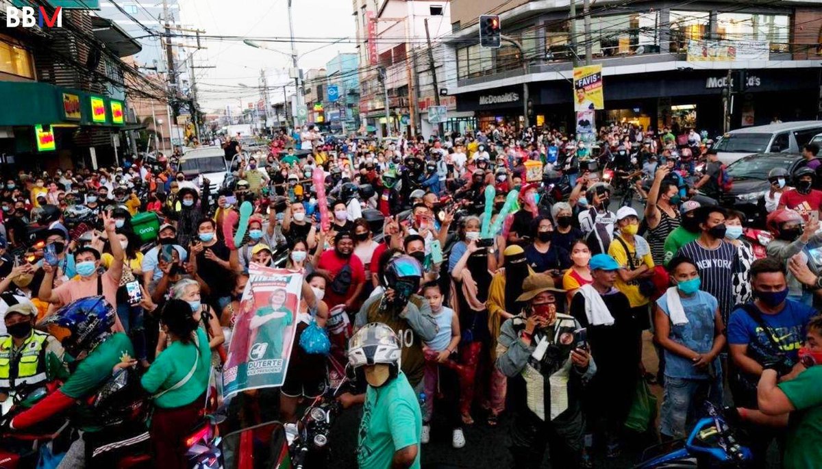 bongbongmarcos's tweet photo. Matinding init man o ulan, hinding-hindi papatinag ang Uniteam sa pagbisita sa ating mga taga-suporta. 

Maraming salamat, Parañaque! Tunay na di matatawaran ang inyong pagmamahal at suporta sa amin nina Mayor Inday Sara. https://t.co/V0BfwzQXJI