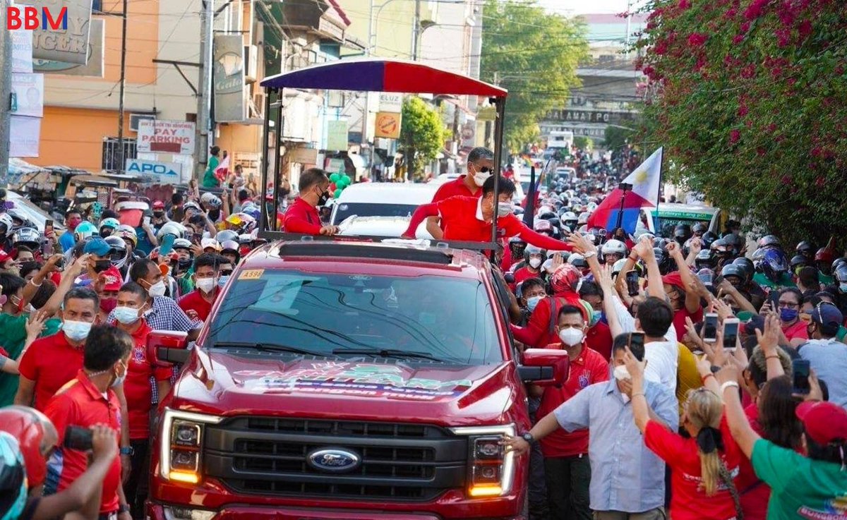 bongbongmarcos's tweet photo. Matinding init man o ulan, hinding-hindi papatinag ang Uniteam sa pagbisita sa ating mga taga-suporta. 

Maraming salamat, Parañaque! Tunay na di matatawaran ang inyong pagmamahal at suporta sa amin nina Mayor Inday Sara. https://t.co/V0BfwzQXJI