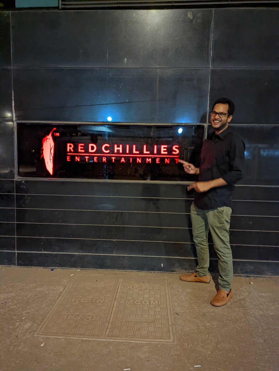 d_agg07's tweet photo. @RedChilliesEnt  Open to Work....@iamsrk looking for a referral 😊
#redchillies #SRK #SRKians #kingkhan #Pathan https://t.co/Y5juoRN0Wk