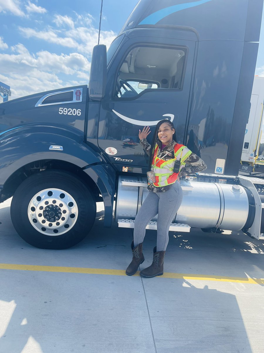 goofyashh's tweet photo. Pretty trucking💗 #femaletrucker https://t.co/F5d0OdLpIM