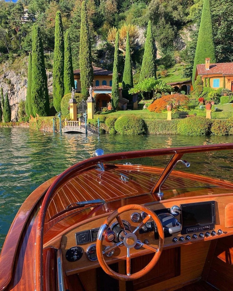 RT @Hourlyjuls: Lake Como, Italy https://t.co/bsLq1561fo