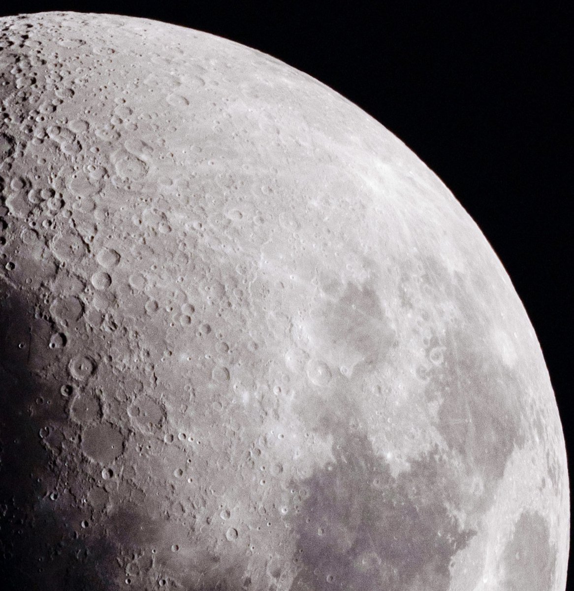 Sunsetorr's tweet photo. Another pic I took of the moon 🌝 https://t.co/qmHYFxjHnM