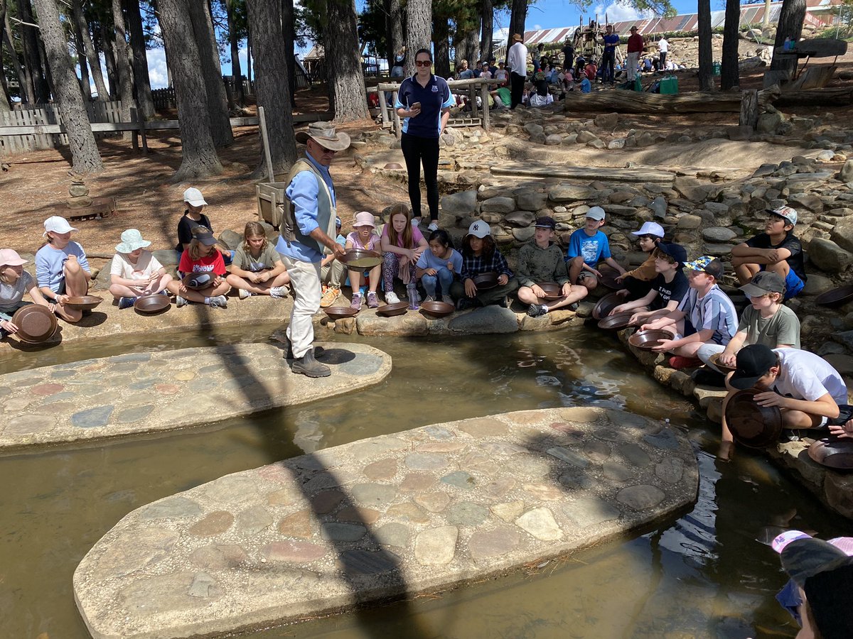 mosmanpublic's tweet photo. It’s gold panning time! SC and SQ are ready! #bathurst2022 https://t.co/jip0lZs8yP