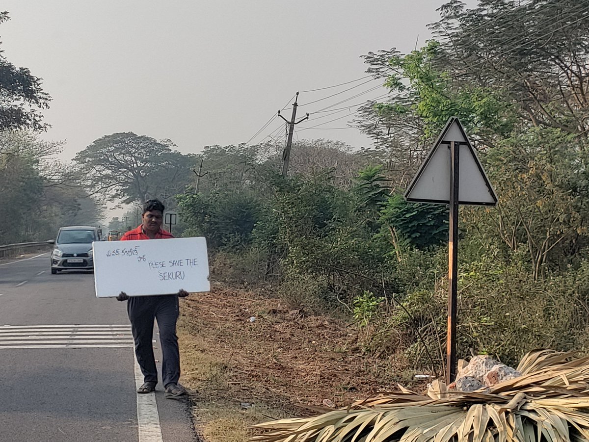 pavan6663's tweet photo. #JanaSenaParty
Boy was walking from sekuru for the help the village. https://t.co/9JBupNdMGs