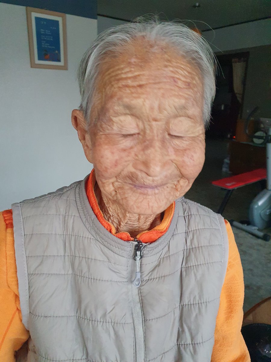 grandma old
age you're 102
you are so cute
생활지원사로 나가서 대상자 되시는 할머니를
만났어요~~~

#돌나라
#유기농