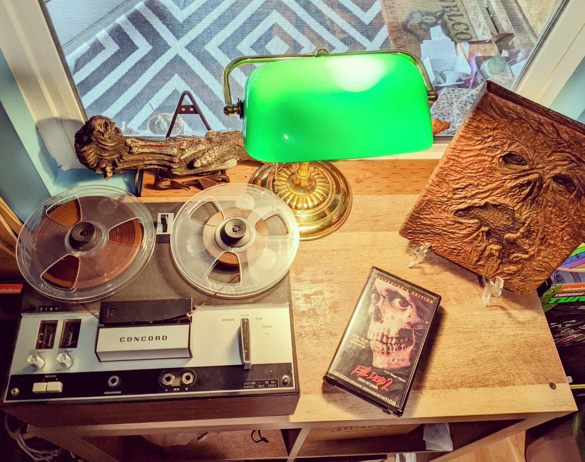Z0MBRI's tweet photo. Happy 35th Birthday, Evil Dead 2! I'm exactly one day older than my favorite movie. @GroovyBruce @tedraimi https://t.co/pJ4wrUWduu