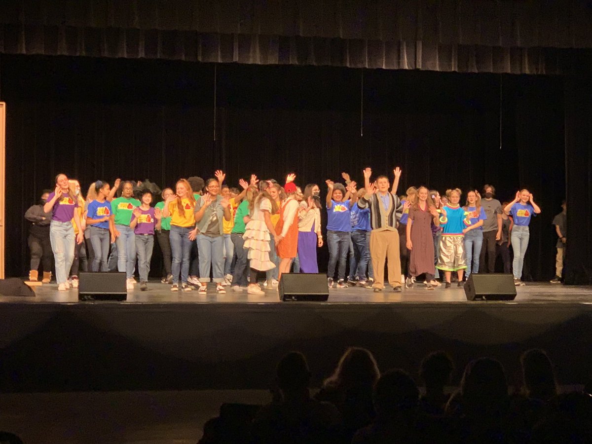 So proud of our DeKalb Middle Schoolers for putting on the amazing musical, School House Rock Jr. this weekend! Your long hours of rehearsals paid off! Thank you to everyone who helped! #proudlydekalb #1barb 
<a href="/ChoirKing/">Gregor King</a> 
<a href="/CUSD428/">DeKalb School District 428</a>