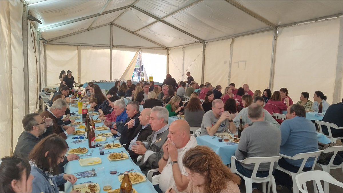 Falla_161's tweet photo. Un diumenge de prefalles en el qual hem tingut una dansà, 1/5 i tapa, el dinar amb els fallers d'honor... Sí, estem preparats per a les #Falles22.
#Falla161
#75Aniversari https://t.co/zji8IKRfAr