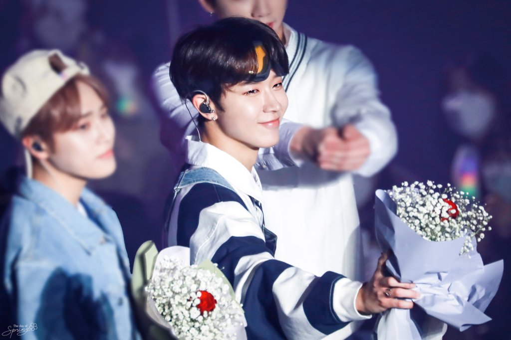 TheDayOfSpring's tweet photo. 220206
해피 화이트데이🍬🍭🍫💐

#골든차일드 #김동현 #동현 #GoldenChild #Kimdonghyun #Donghyun #국민아덜 #GNCD
@Hi_Goldenness @GoldenChild https://t.co/CDpFPSLFdK