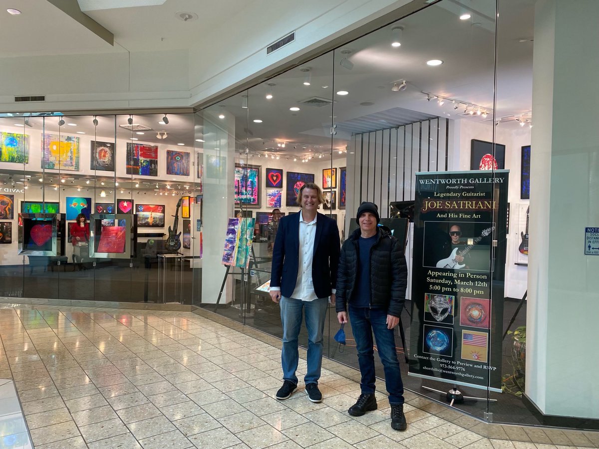 chickenfootjoe's tweet photo. A big thank you to everyone who came out to Joe’s gallery show in Short Hills, NJ last night! We hope you enjoyed seeing his pieces and getting to stop by and chat 🎸👽 Stay tuned for more upcoming fine art events. https://t.co/74gbQ6dCKD