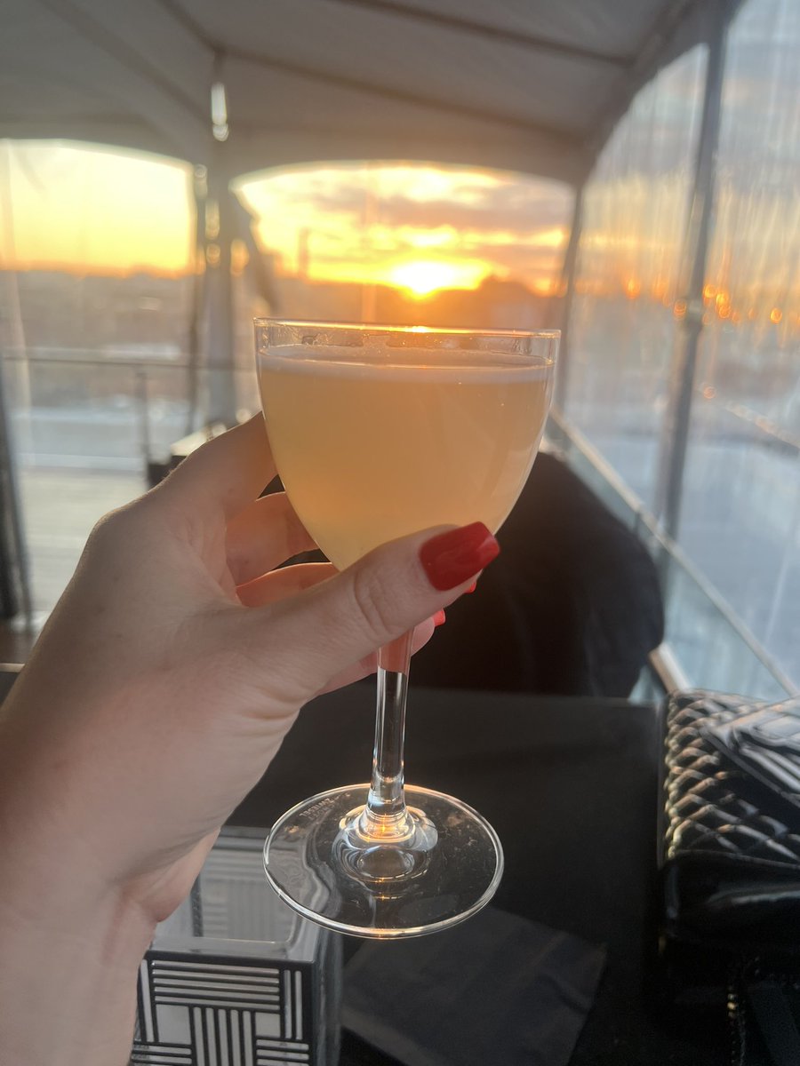 TravelThreadz's tweet photo. Cocktail at Graham Rooftop 👌 https://t.co/OQ0ZmRM3Dv