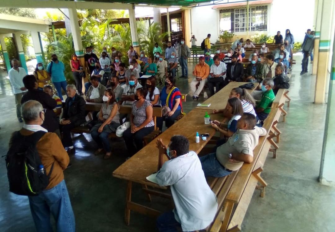 ADjhonnytorreal's tweet photo. #12Mar | Asistimos al Primer Encuentro de Líderes Sociales y Comunitarios avalado por @eu_eeas @ucatolica @CEPyG_UCAB @CreemosAlianzaC 
La formación Social no se detiene, desde @ADemocratica trabajamos en pro de la organización ciudadana para reconstruir nuestro país. https://t.co/OvnxPQ4NAq
