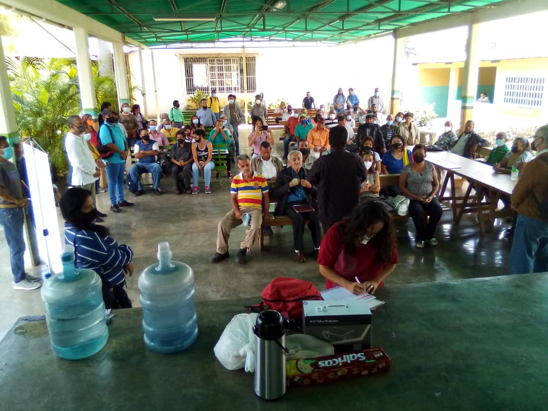 ADjhonnytorreal's tweet photo. #12Mar | Asistimos al Primer Encuentro de Líderes Sociales y Comunitarios avalado por @eu_eeas @ucatolica @CEPyG_UCAB @CreemosAlianzaC 
La formación Social no se detiene, desde @ADemocratica trabajamos en pro de la organización ciudadana para reconstruir nuestro país. https://t.co/OvnxPQ4NAq