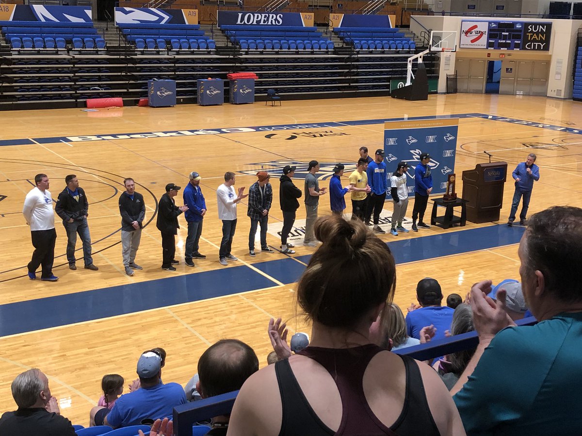 NateBrownSports's tweet photo. 🤼♂️THE CHAMPS ARE HERE🤼♂️
The stands are full as the Lopers are welcomed home, with some shiny new hardware to their name. #ThrowTheLopes https://t.co/L4II4Y4nfz