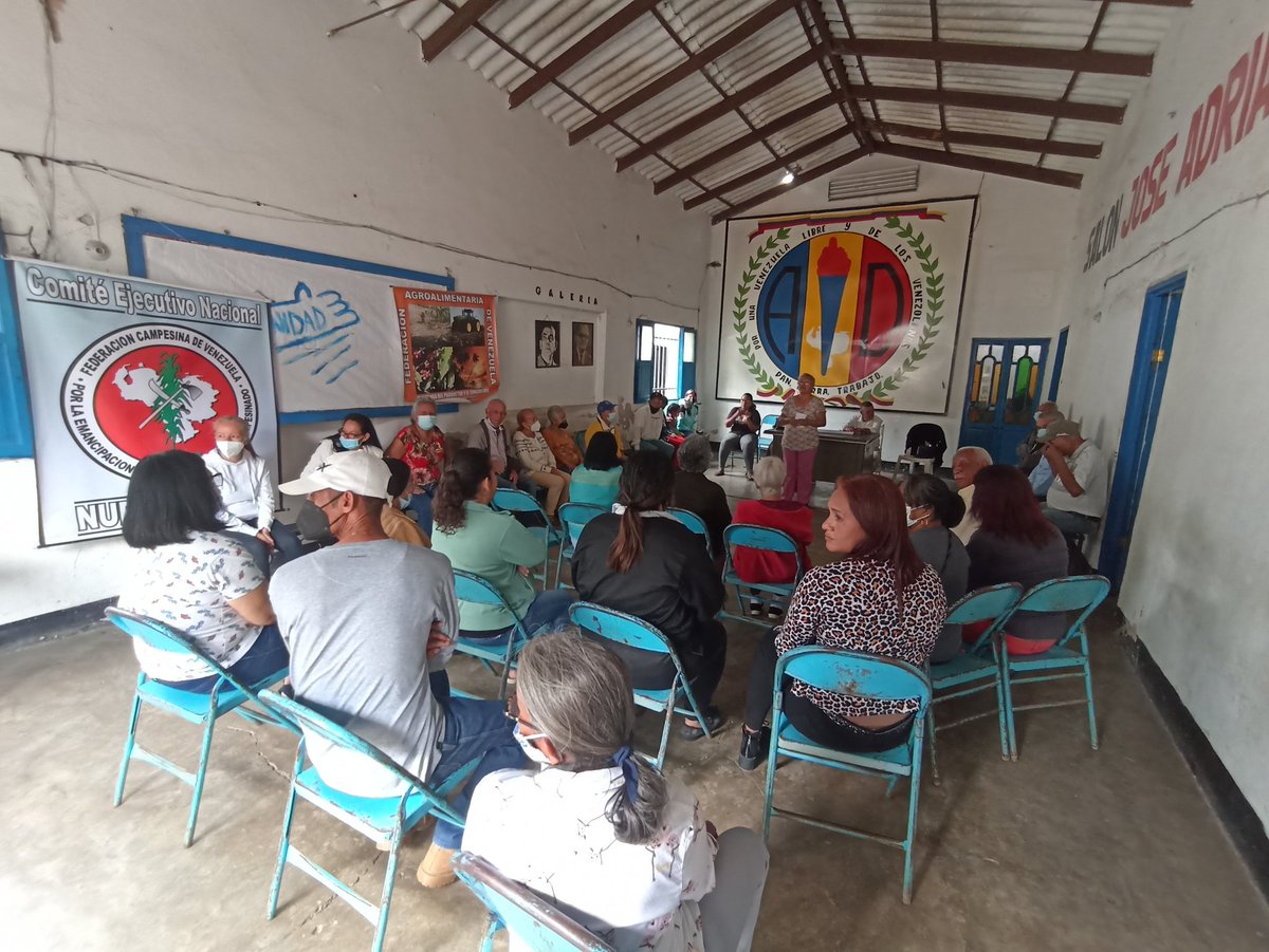 karelisherediah's tweet photo. #13Mar | Desde El Jardín de Lara, Sanare, Andrés Eloy Blanco conmemoramos el Día del Campesino y de la Mujer con un emotivo acto que tuvo como oradores a los compañeros Mario Zambrano y Griselda Colmenares. https://t.co/B2XTHtMZBv