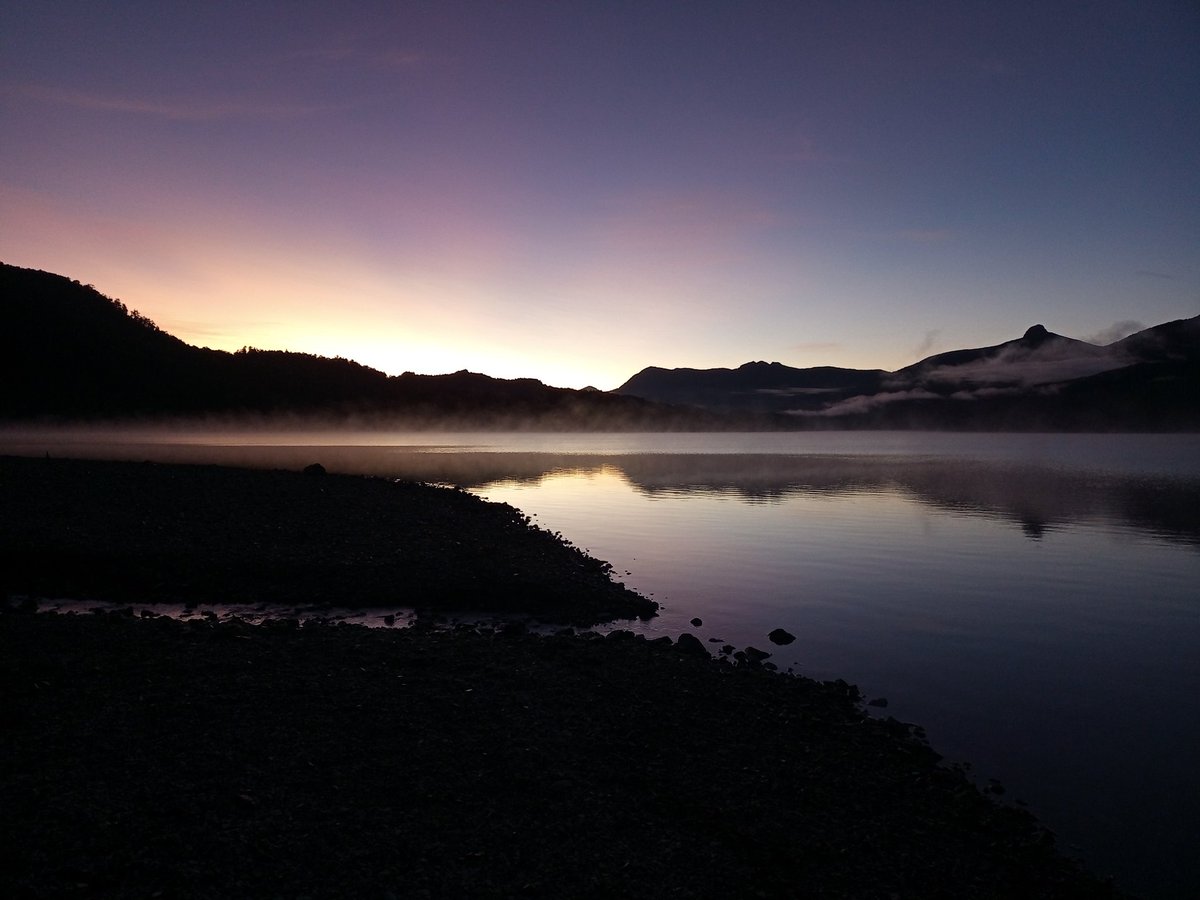martinbrocardo's tweet photo. Amanecer en el Lago #Lacar. Foto tomada desde el camping #Nonthué #Neuquén #Patagonia 🇦🇷 https://t.co/XDskgY4R2h