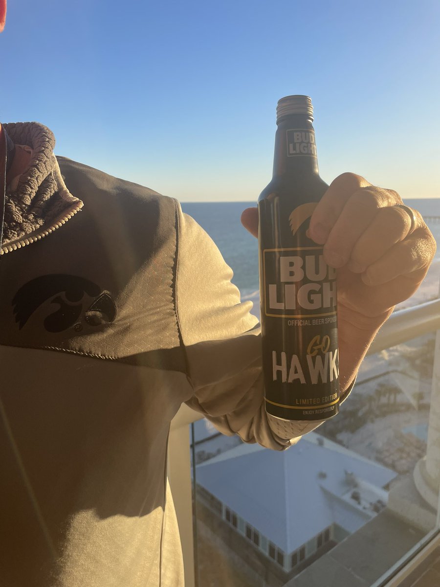 jadkern's tweet photo. Big 10 champs baby 🖤💛 #gohawks https://t.co/qOVbJb1ApG