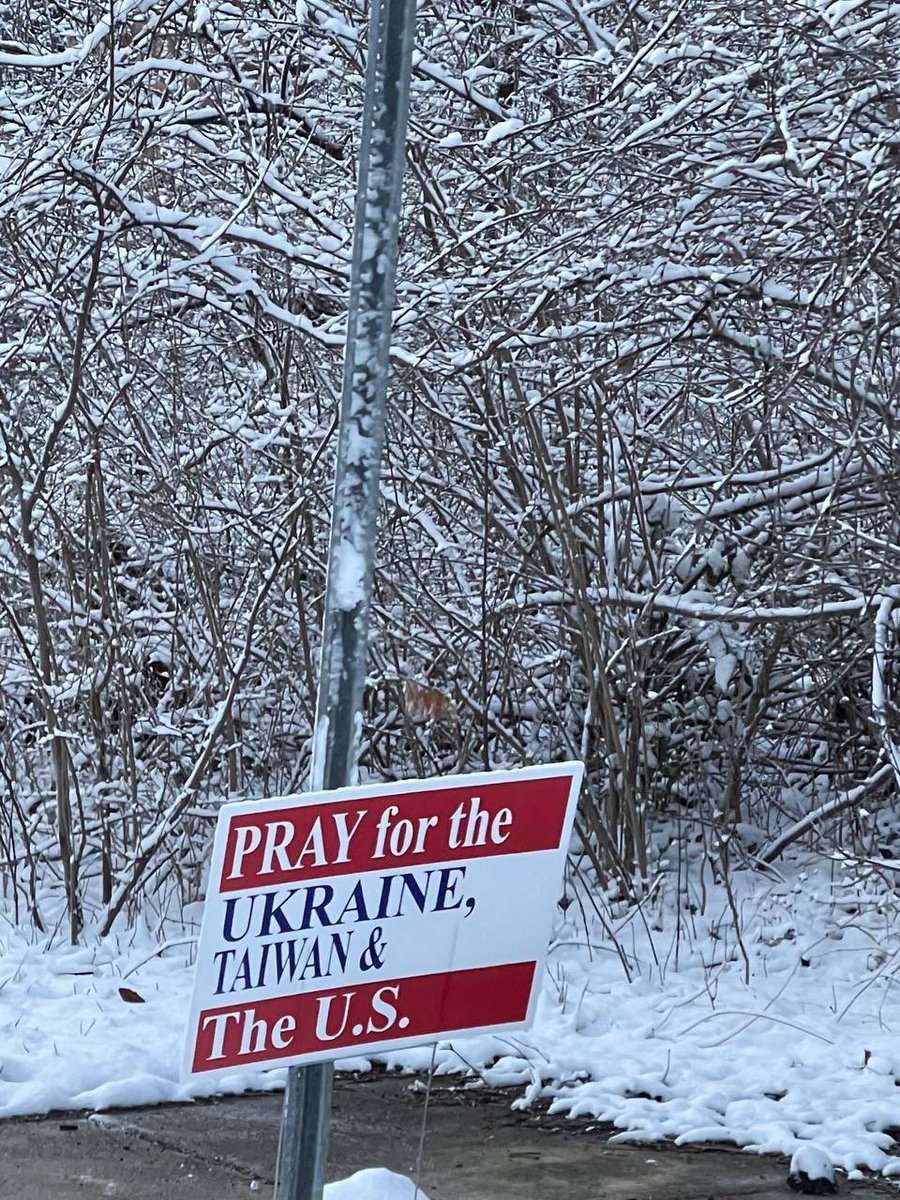 bikhim's tweet photo. My colleague sighted this sign by the road.  Whoever put it there, thank you for including Taiwan in your prayers.  🙏 https://t.co/0wci3yk5JS