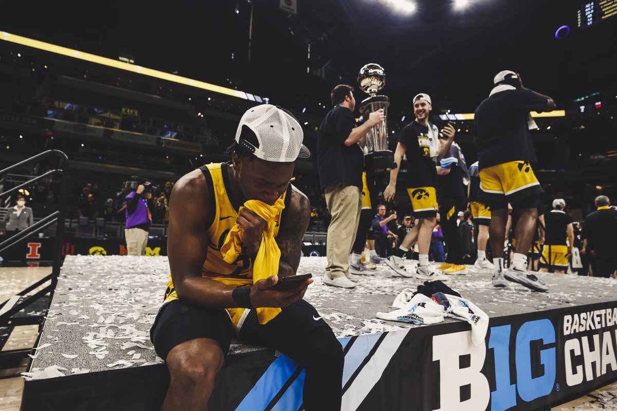 IowaHoops's tweet photo. You're a Big Ten Champ, Joe T 🏆

#Hawkeyes x #B1GTourney https://t.co/hs4U7EbHb4