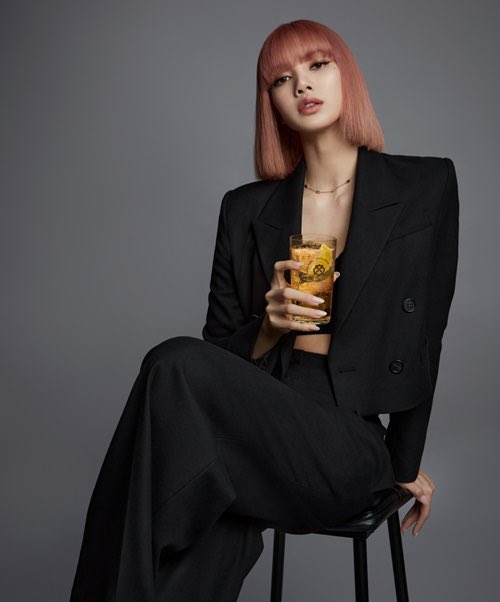 sunnysunlisa's tweet photo. she's fan of whiskey https://t.co/F6rFVRCZlX