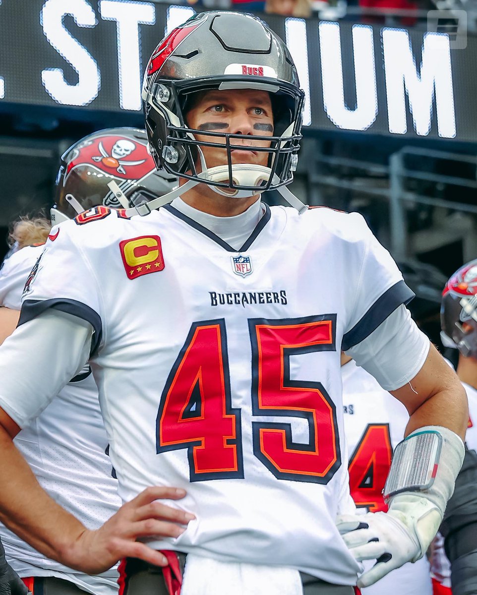 SC_ESPN's tweet photo. ¡ATENCIÓN! ¡VUELVE EL GOAT! Tom Brady anunció que se arrepintió de la decisión de retirarse y regresará junto a Tampa Bay para su temporada n° 23 en la NFL. https://t.co/vjbPt4CKr4