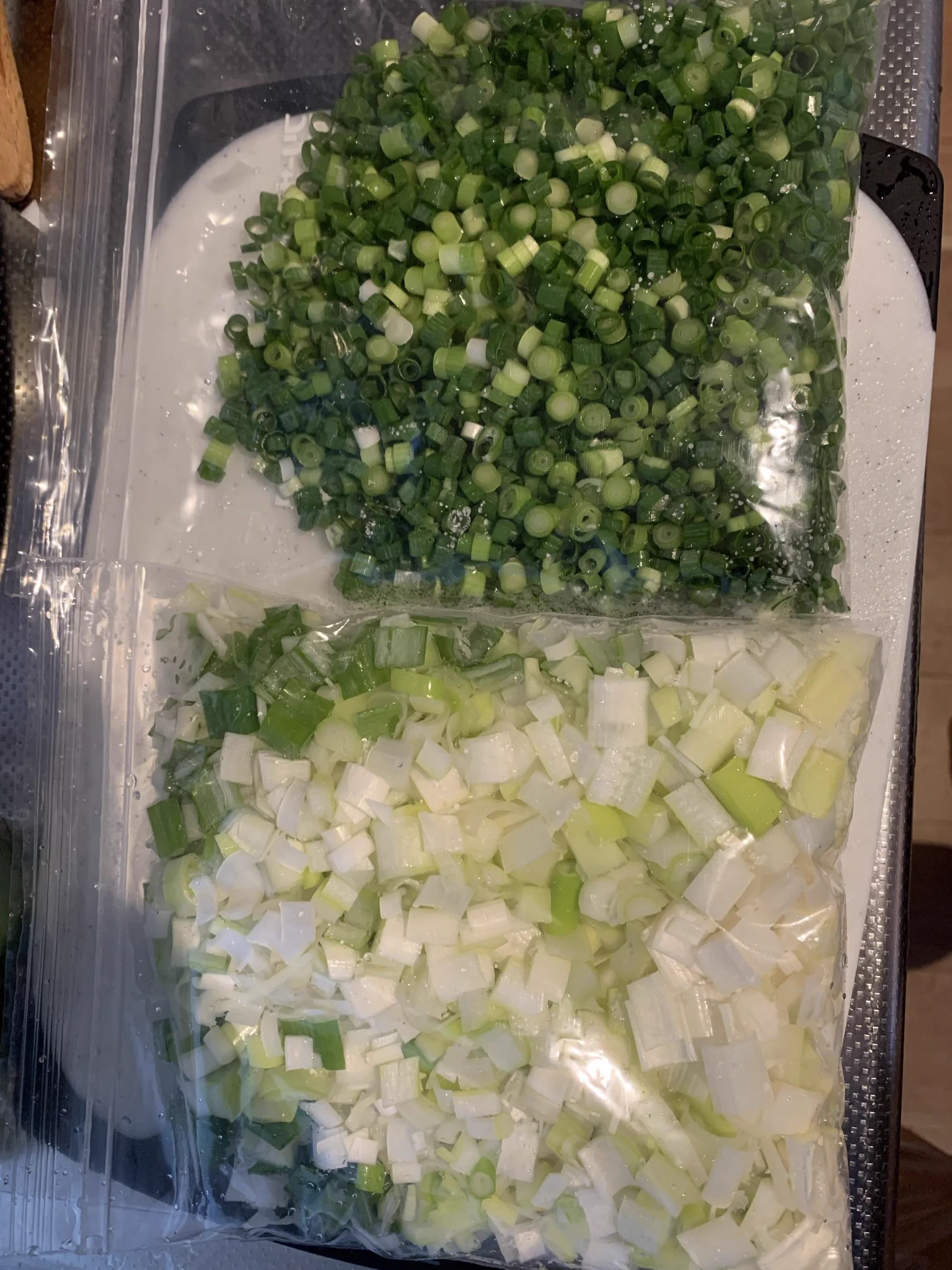 @tetsublogorg すぐ野菜室にいるの忘れるから、全部冷凍です！！！お弁当の時短にもなってイイヨ！！ 