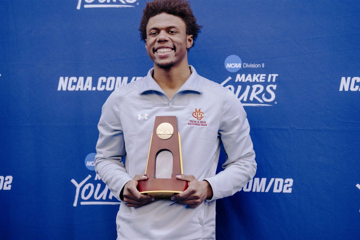 aurorasports's tweet photo. Aurora Sports Notebook: Big news from the Division II national championship meet in North Carolina, as @APSPenguin standout diver Isaiah Cheeks won the national title in 3-meter diving  https://t.co/sn1GnPPdgt @CMUMavericks @RangeviewAthle1 #copreps #sentinelpreps #aurora https://t.co/hLoIlS2Xh0