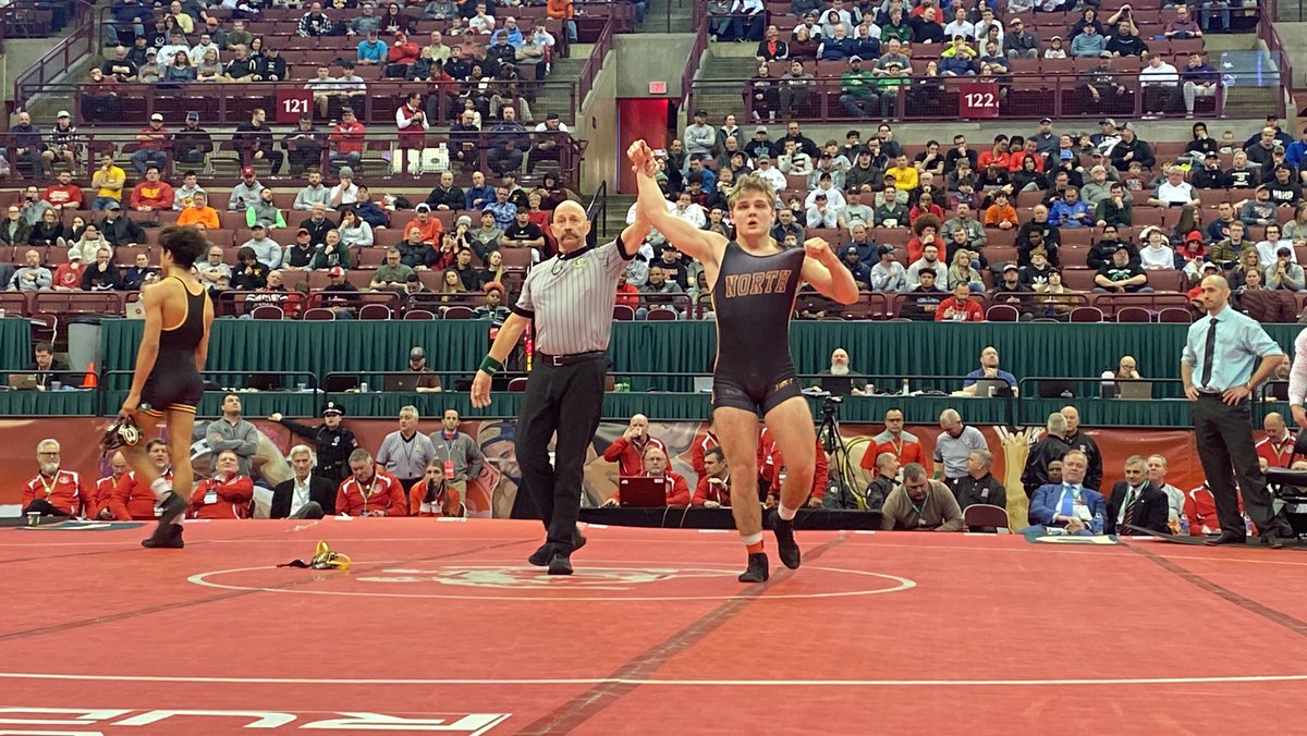InsideThe360's tweet photo. #CHAMPION
D-I
157: Euton (@WNHS_Wrestling) https://t.co/HhkfG4VpaC