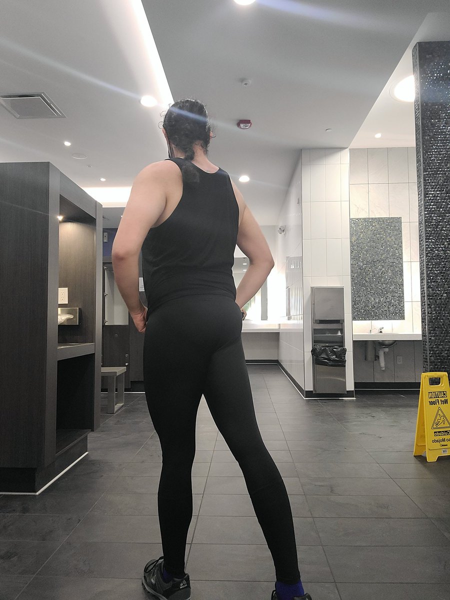 TerjaNox's tweet photo. Post gym! Leggies today. And a fresh braid to boot! Time change won't stop me tod- what do you mean it's almost 5pm?? :V
#DndFitness
#HalfOrcInTraining
#StrengthCheck https://t.co/6BSOb2USa3